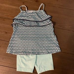 Carter’s 2 piece short outfit size 12 month